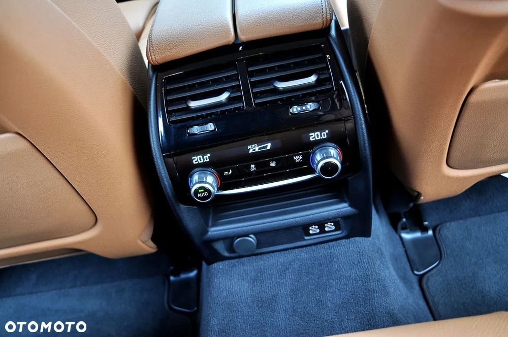 BMW Seria 5 520i Touring - 28