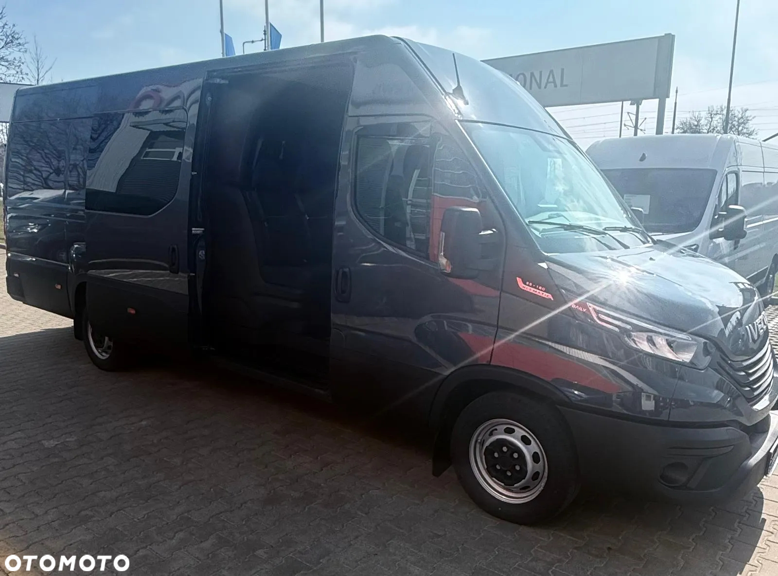 Iveco DAILY -AUTOMAT 7 OSOBOWE MAX DŁUGIE - ZABUDOWA W CENIE - 7