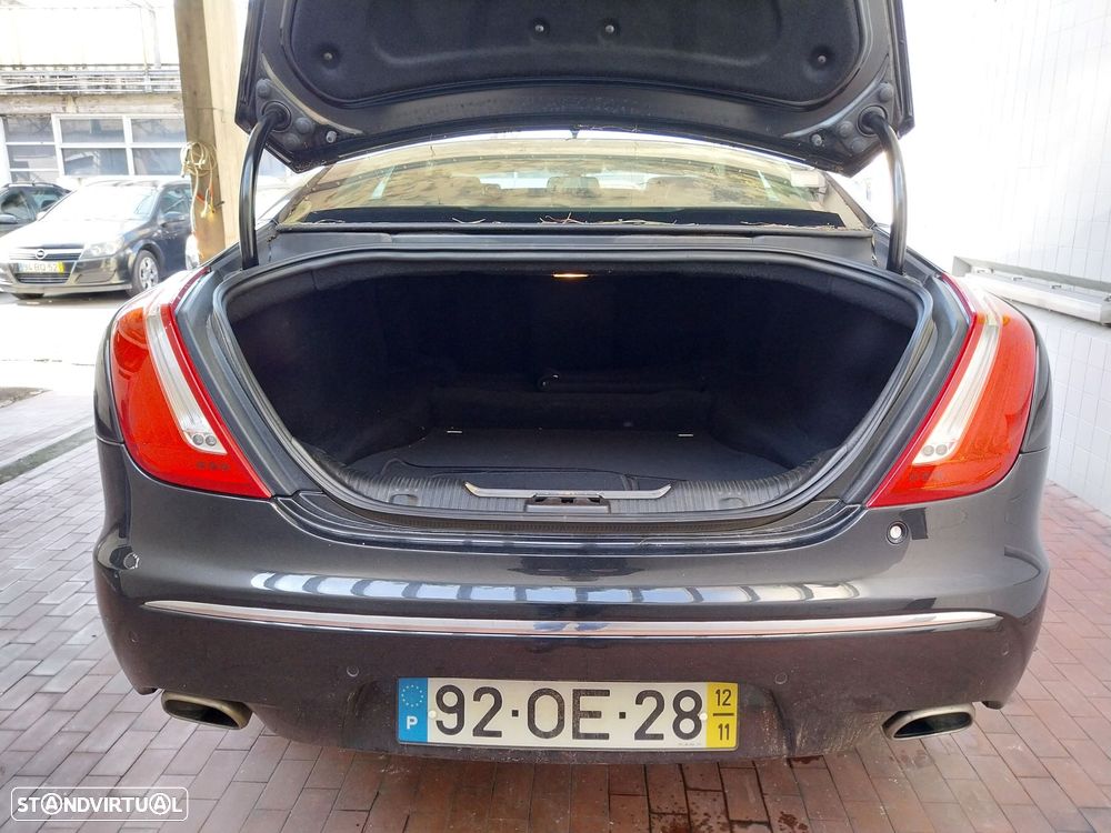Jaguar XJ 3.0 D V6 LWB Premium Luxury - 10
