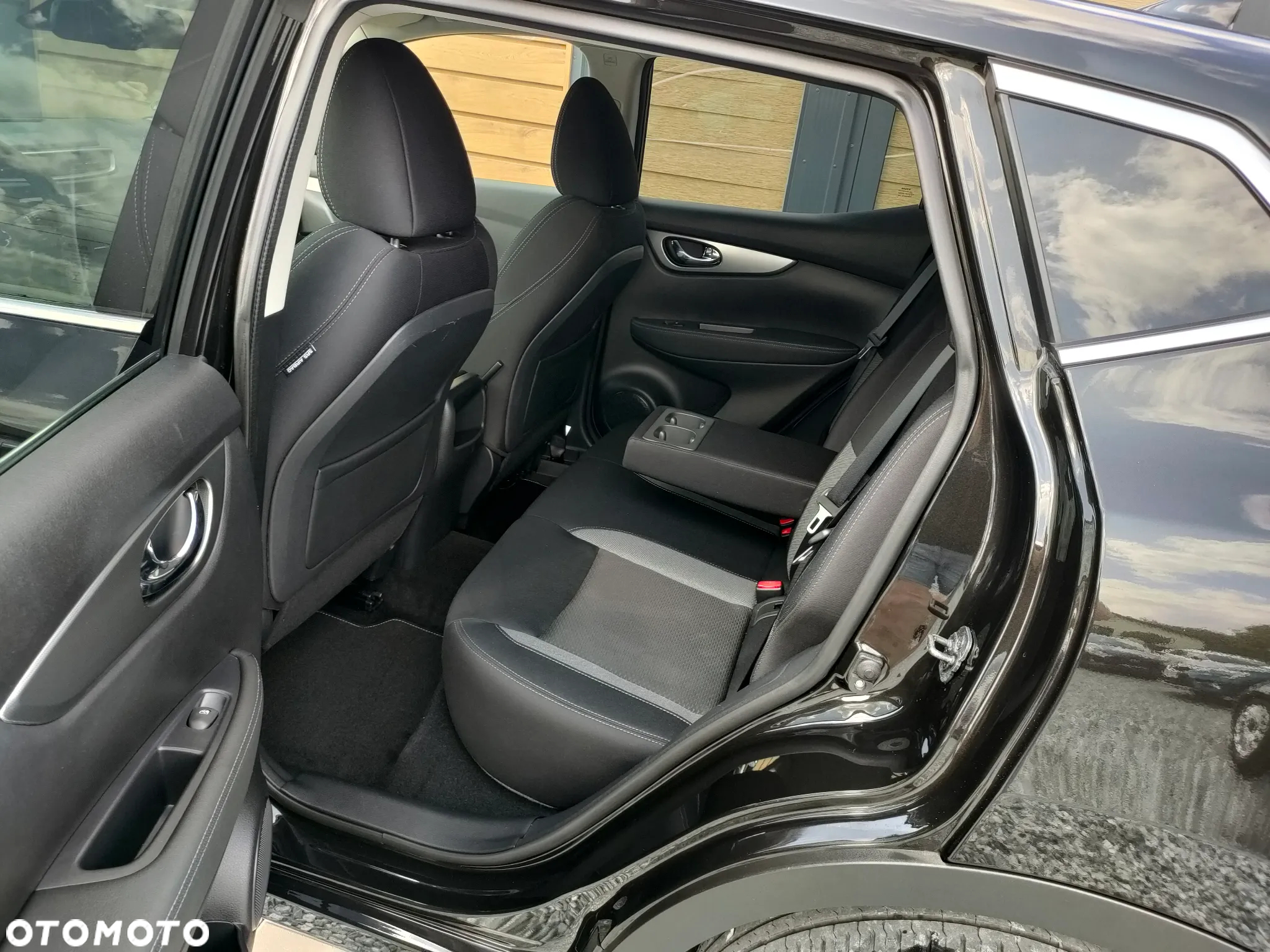 Nissan Qashqai 1.3 DIG-T N-Connecta DCT - 27