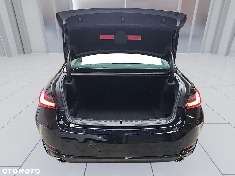 BMW Seria 3 318d - 19