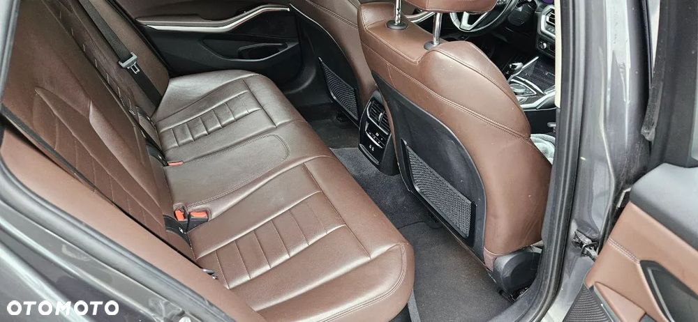 BMW Seria 3 320i Luxury Line - 21