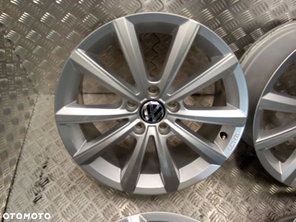 Felgi Vw Passat Arteon Tiguan Sharan T-Roc Golf 7Jx17 et38 5x112 - 4