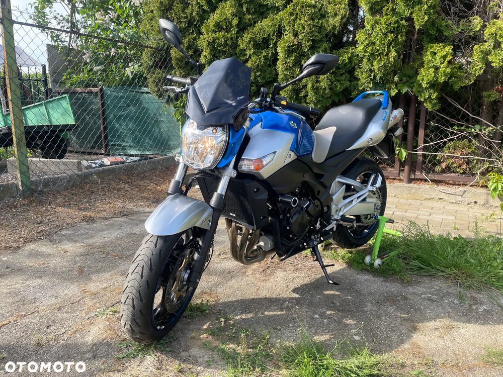 Suzuki GSR - 2