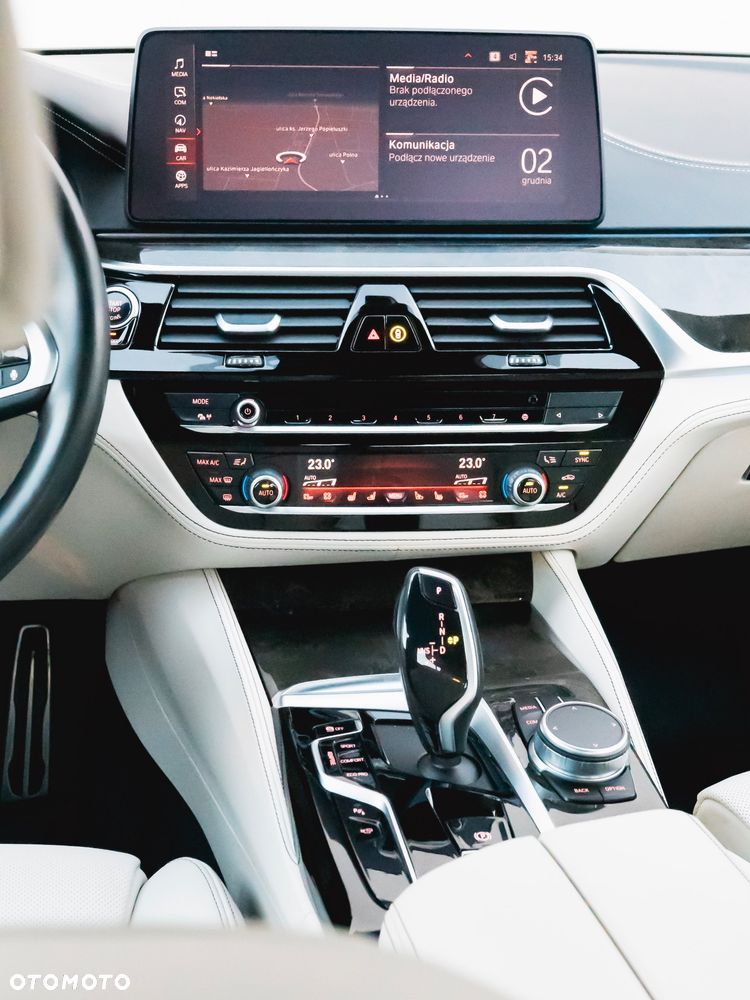 BMW Seria 5 M550i xDrive - 24