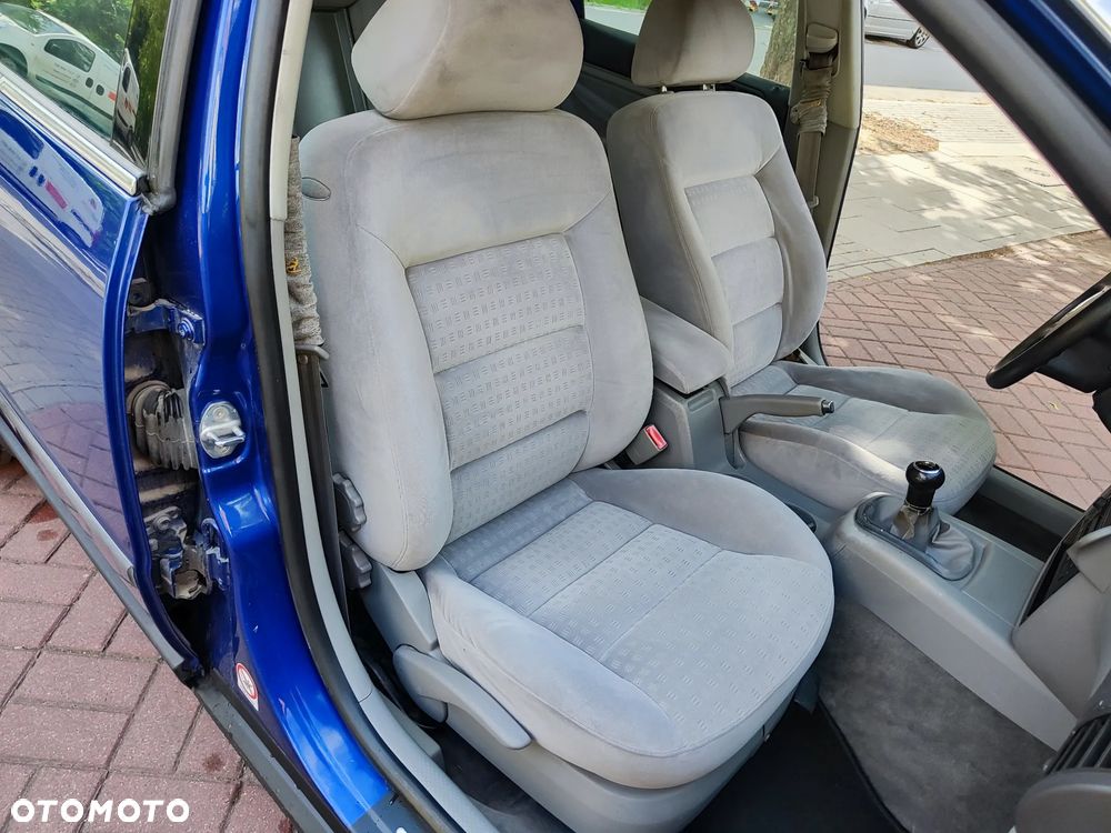 Volkswagen Passat 1.6 Comfortline - 16