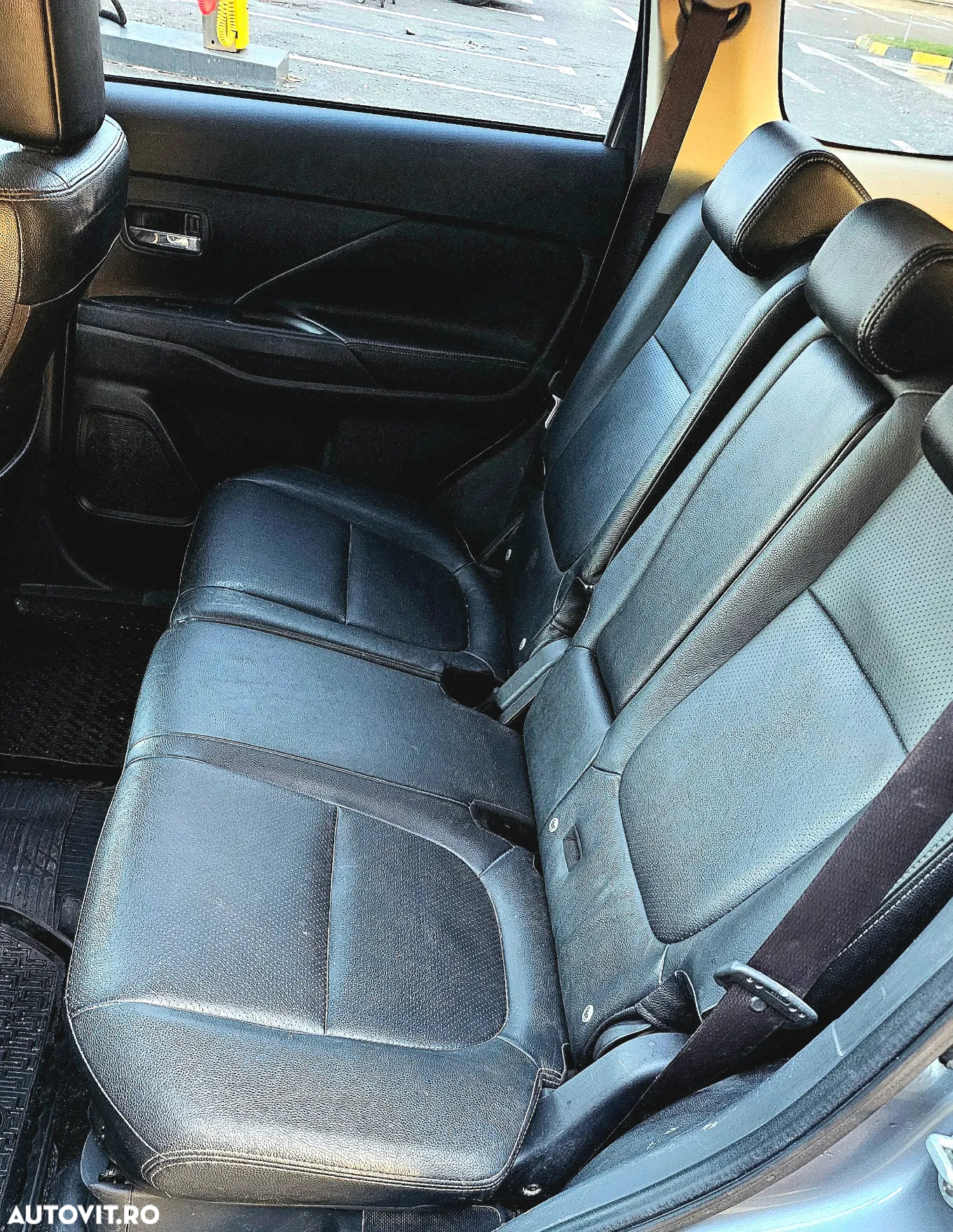 Mitsubishi Outlander - 10