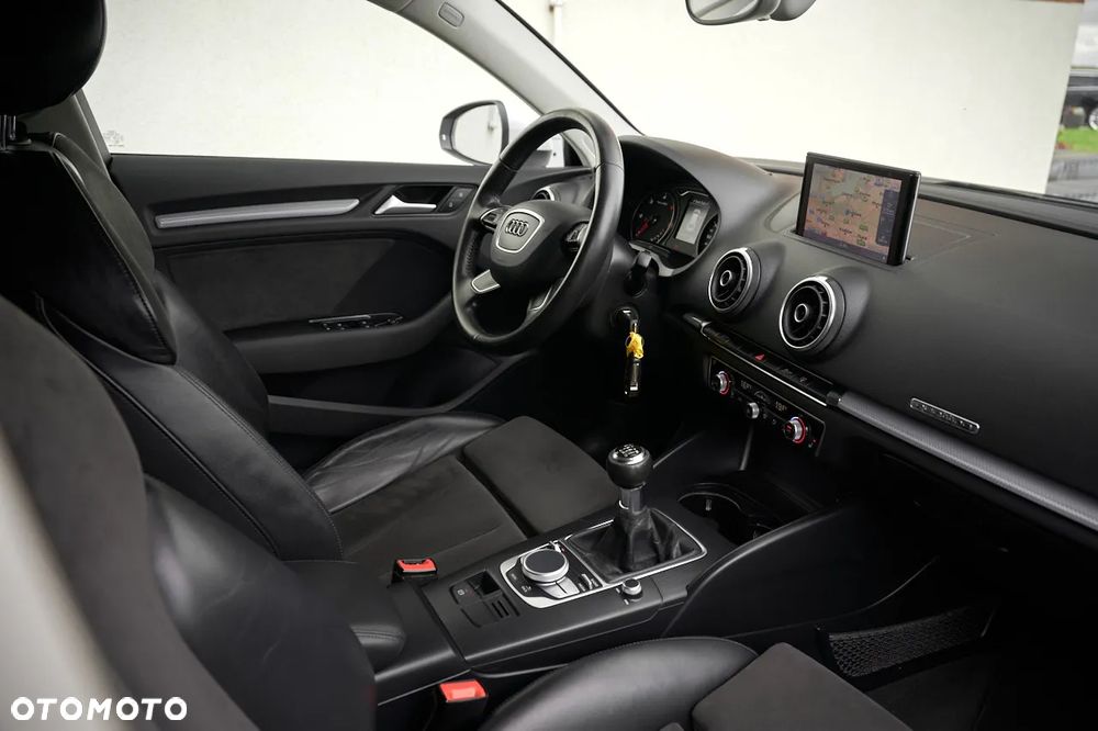 Audi A3 Sportback 2.0 TDI quattro Ambiente - 35