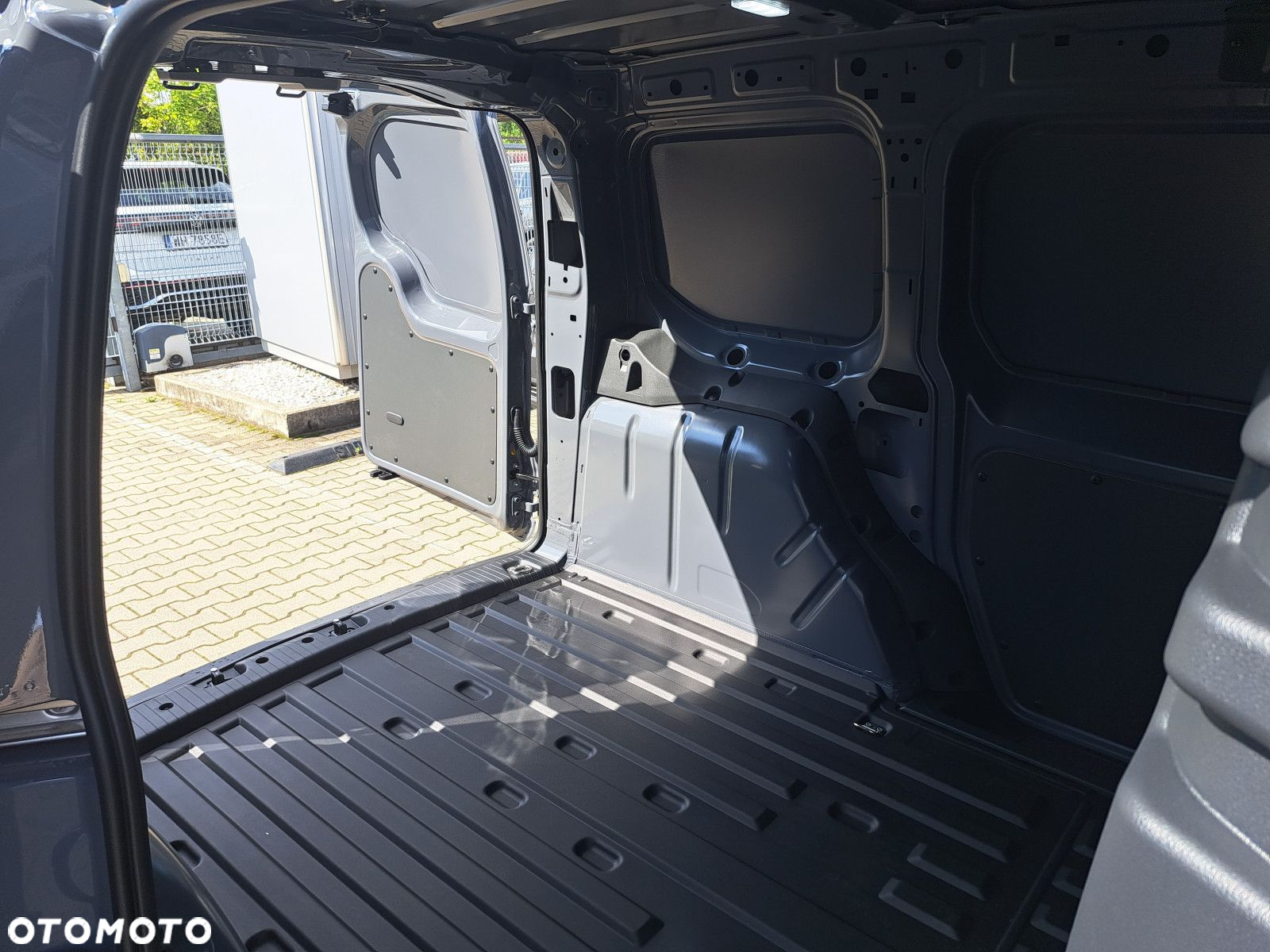 Volkswagen Caddy Cargo 2.0 TDI Manual 4Motion - 9