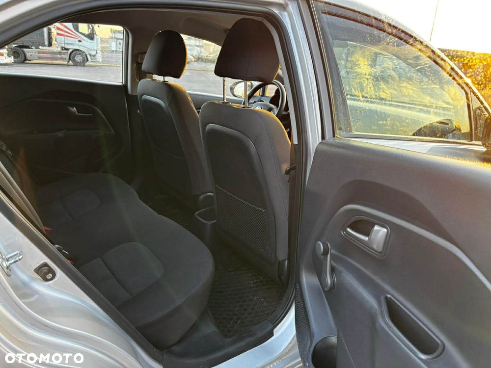 Kia Rio - 7