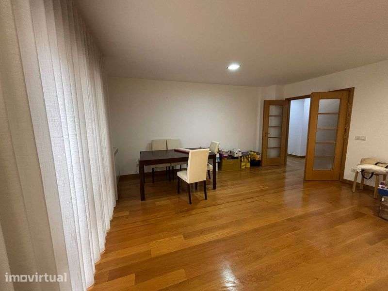 Apartamento t2 à venda na Rua Mario Cravinho, 11 - Grande imagem: 2/12