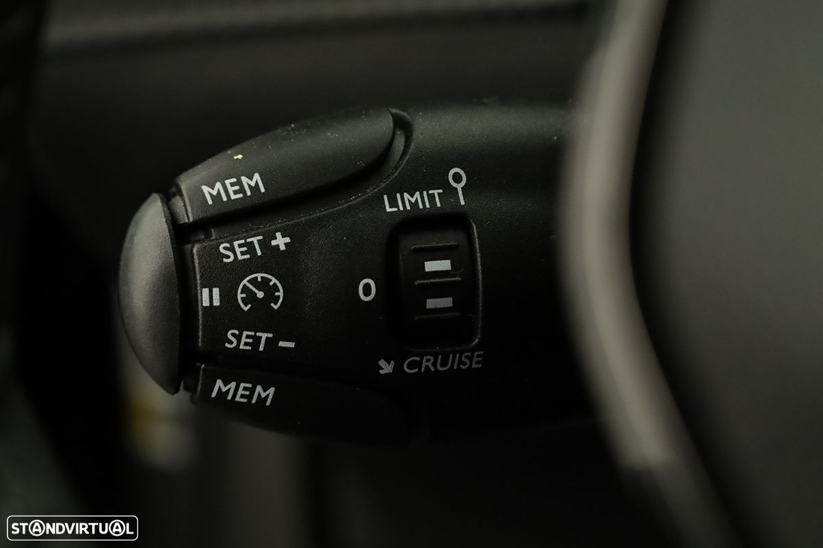 Peugeot 2008 1.2 PureTech Allure - 16