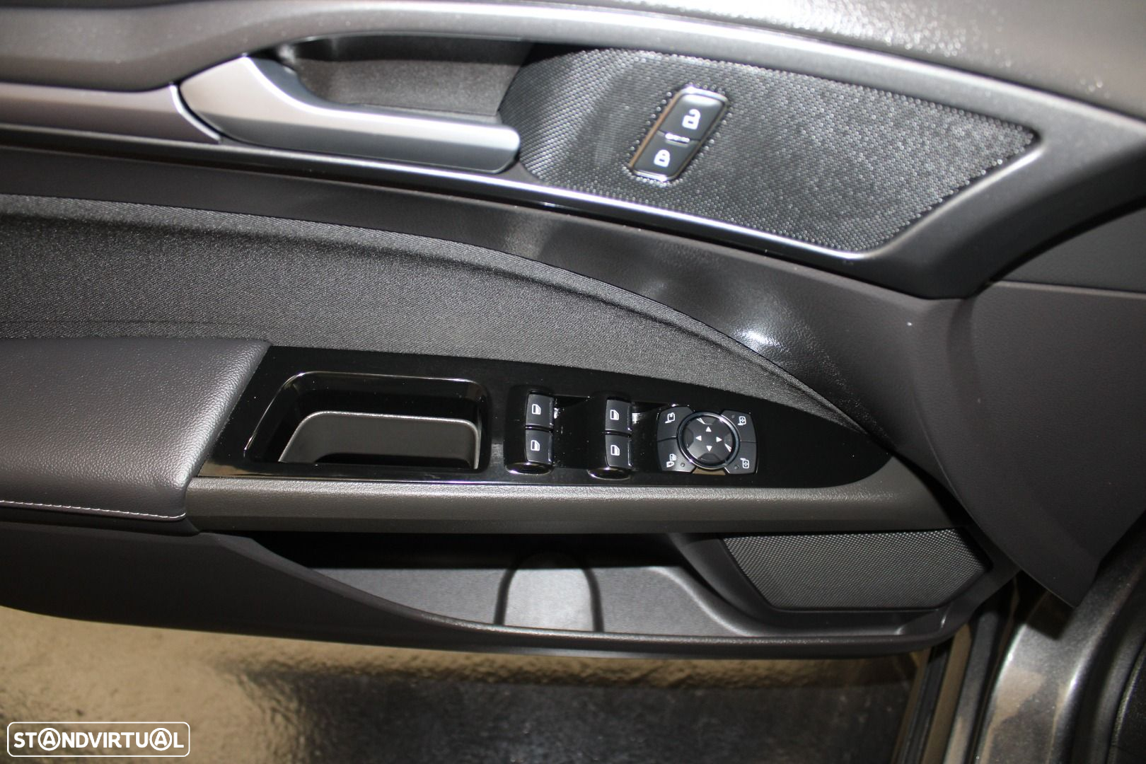 Ford Mondeo SW 2.0 HEV Titanium - 26