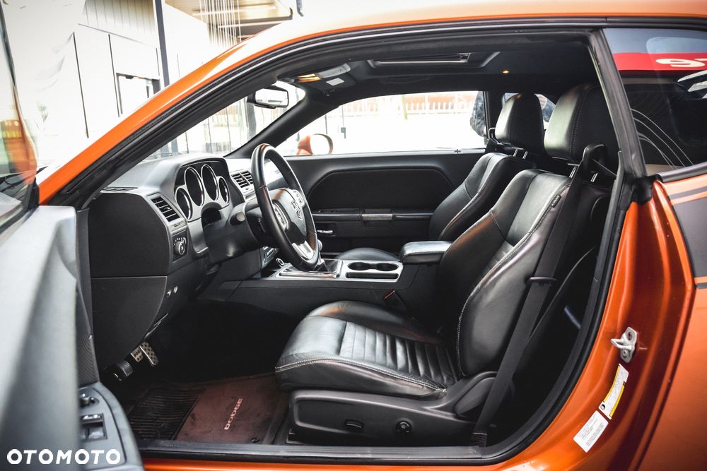 Dodge Challenger - 32