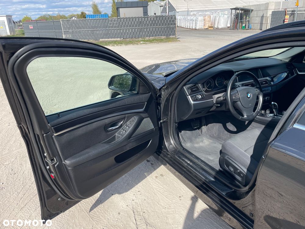 BMW Seria 5 525d Luxury Line - 10