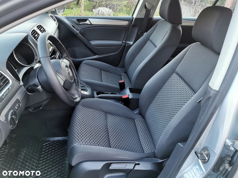 Volkswagen Golf 1.6 Trendline DSG - 16