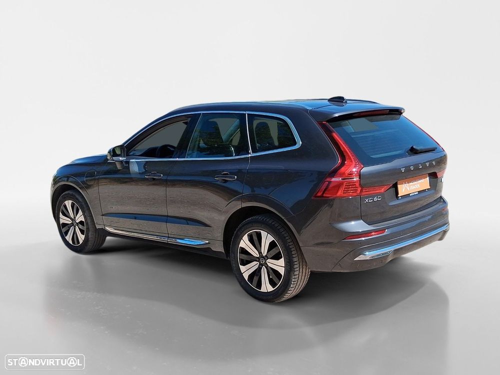 Volvo XC 60 2.0 T6 PHEV Core AWD — fotografia 3