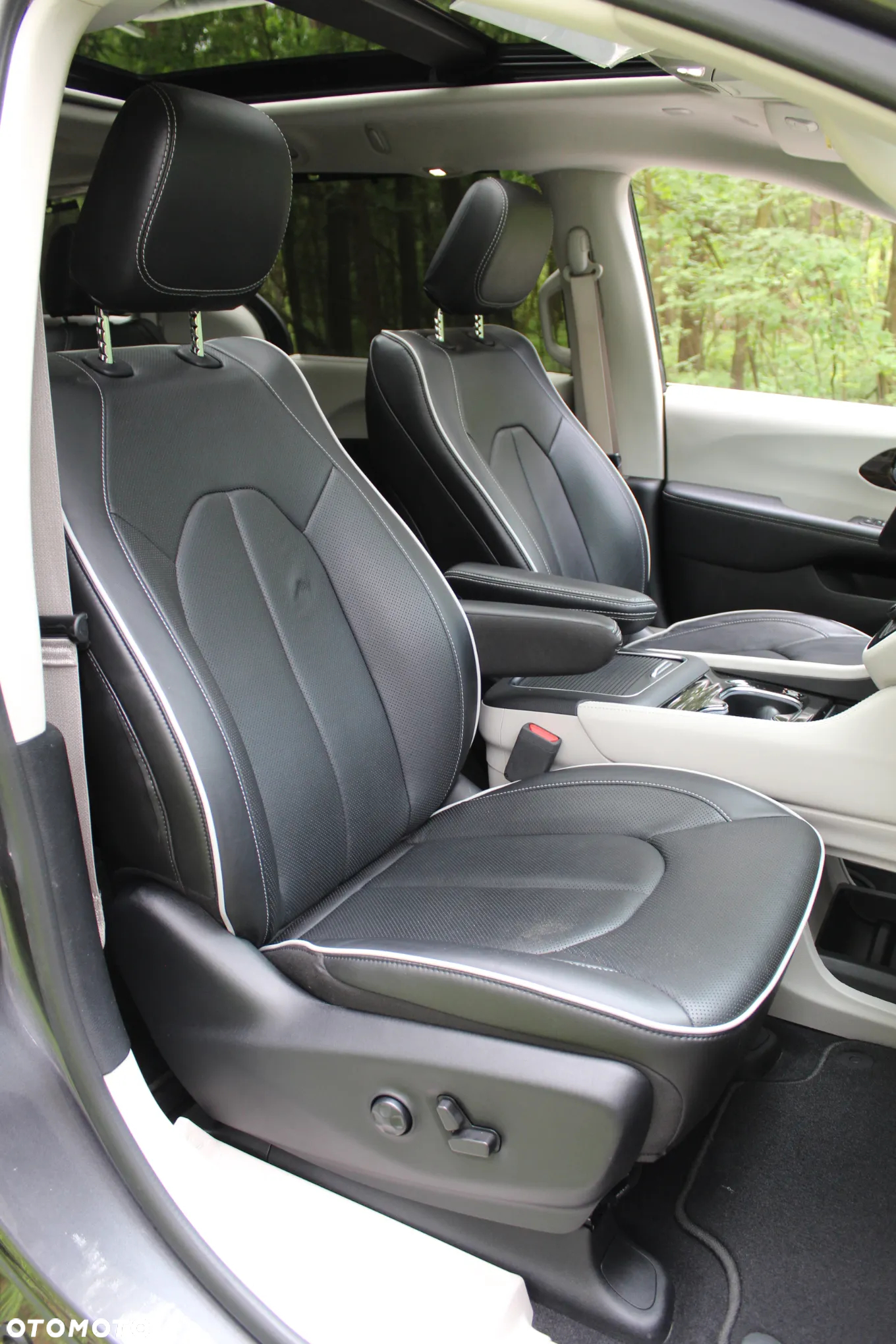 Chrysler Pacifica - 34