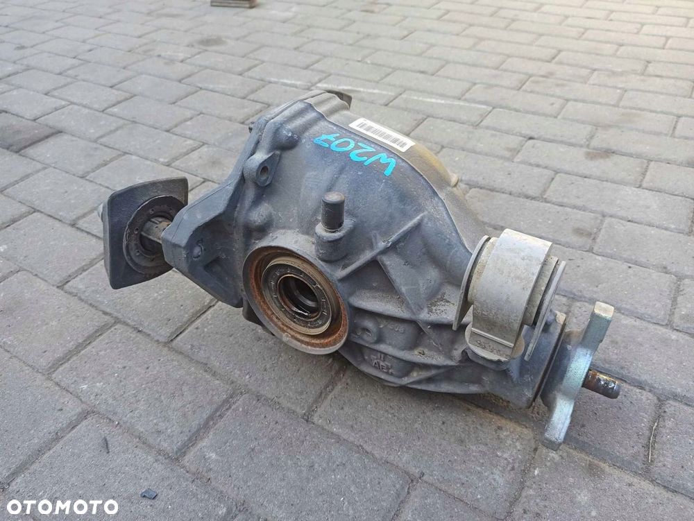 MERCEDES W207 MOST DYFERENCJAŁ TYŁ 2073500514 - 3