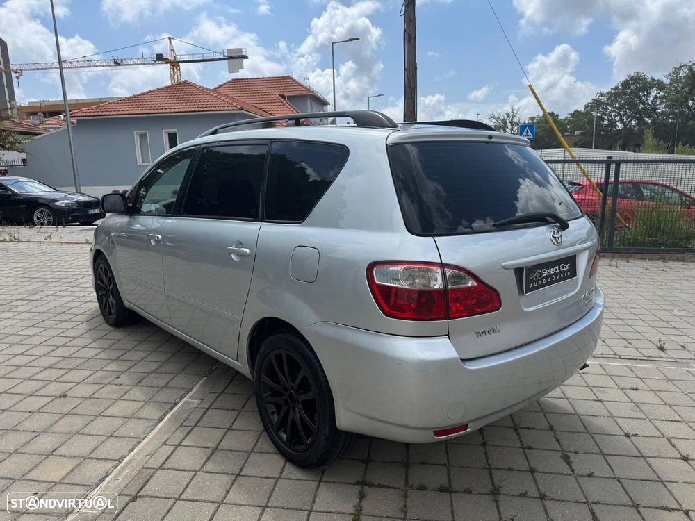 Toyota Avensis Verso 2.0 D-4D - 4