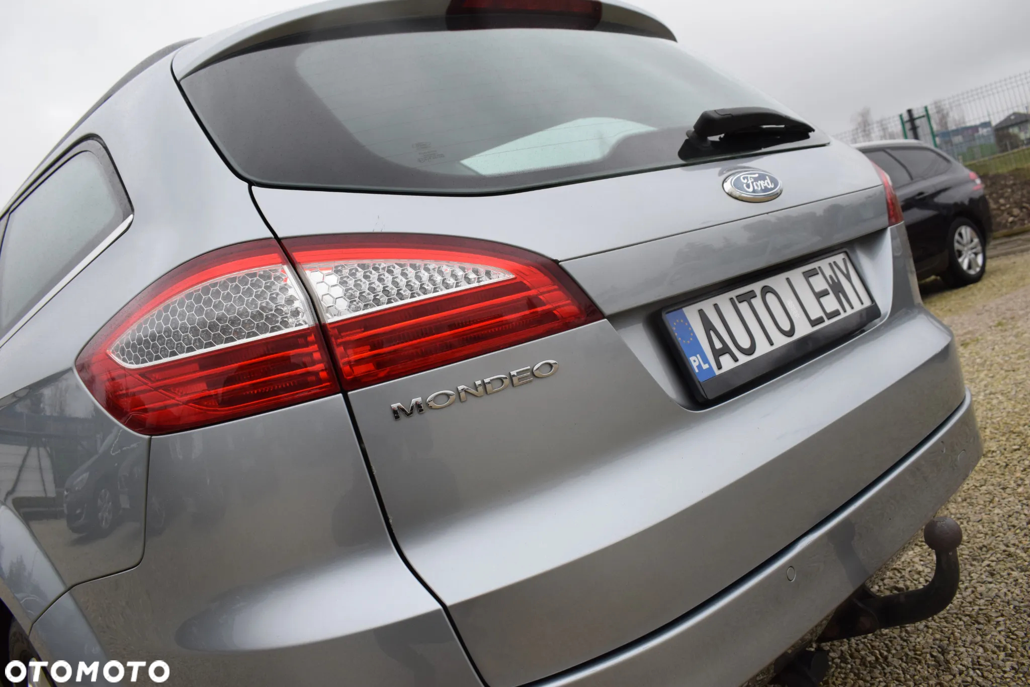 Ford Mondeo 2.0 Ghia - 11