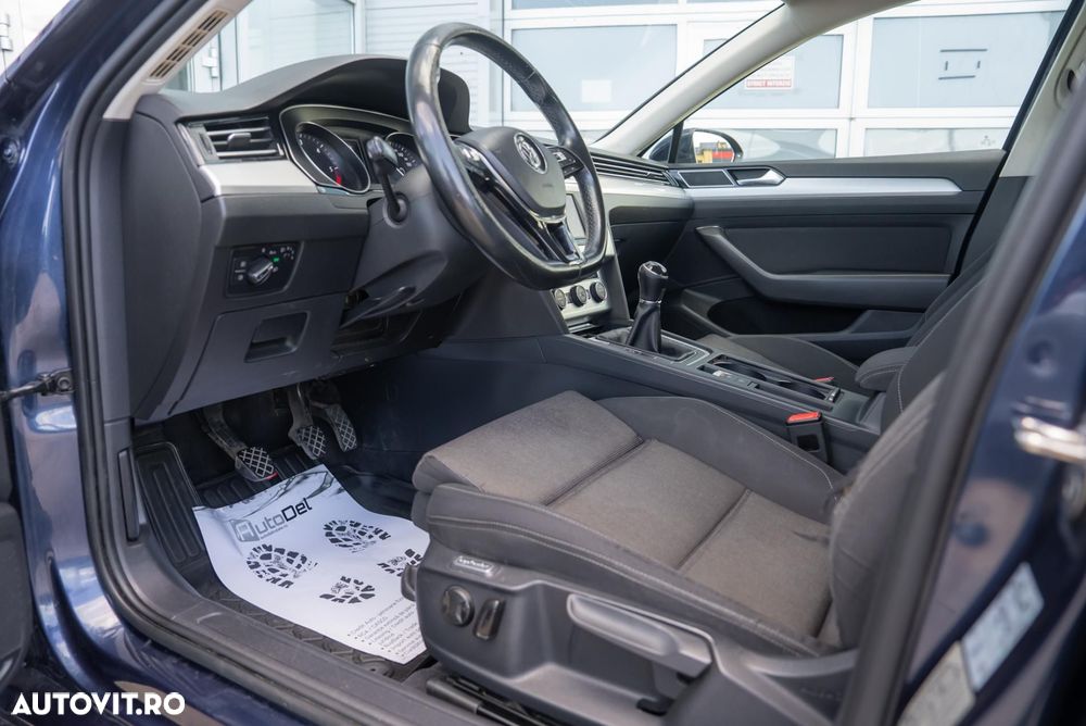 Volkswagen Passat 1.6 TDI SCR BlueMotion Trendline - 16