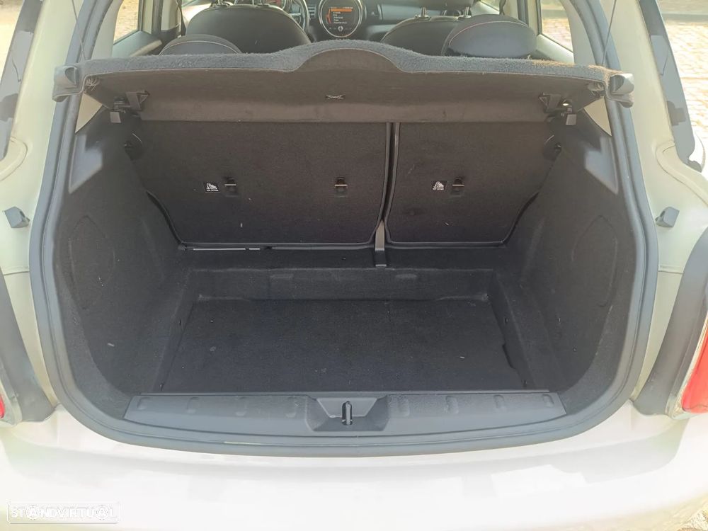 MINI 5 Portas Cooper Essential - 15