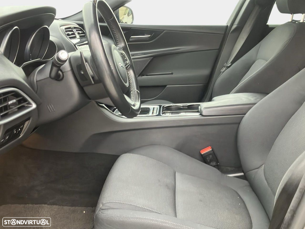 Jaguar XE 2.0 D Pure Aut. - 18