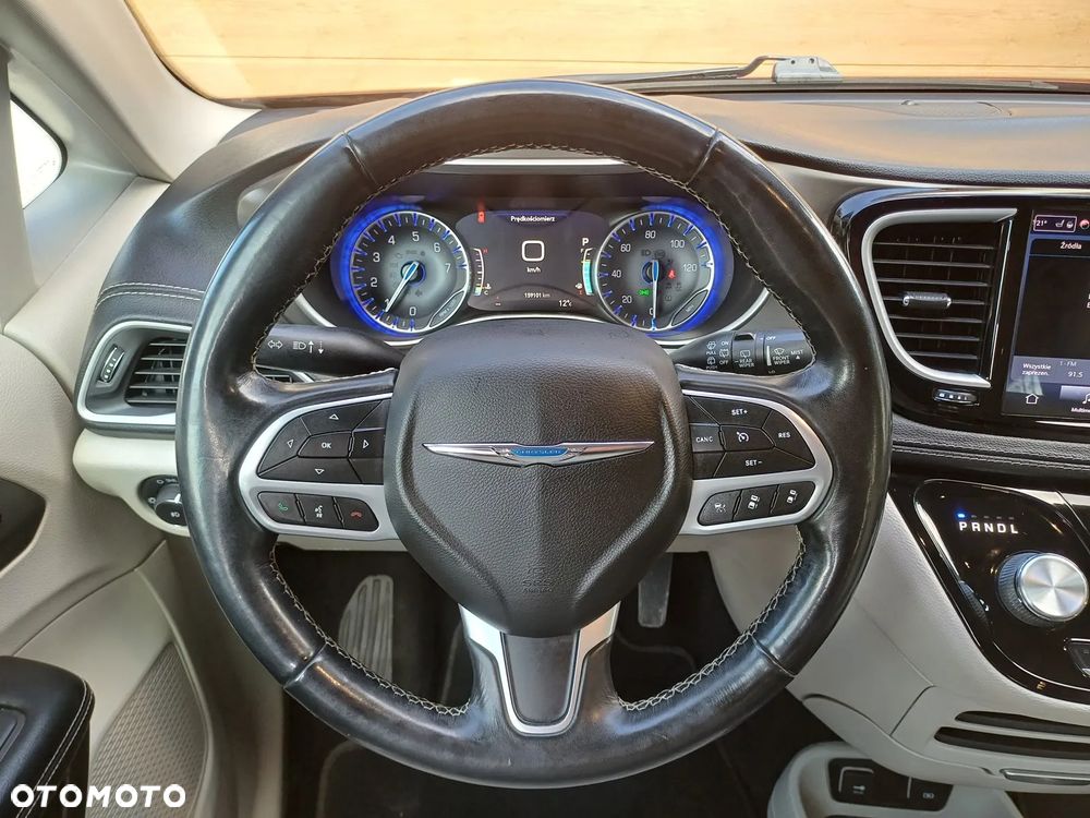 Chrysler Pacifica - 11