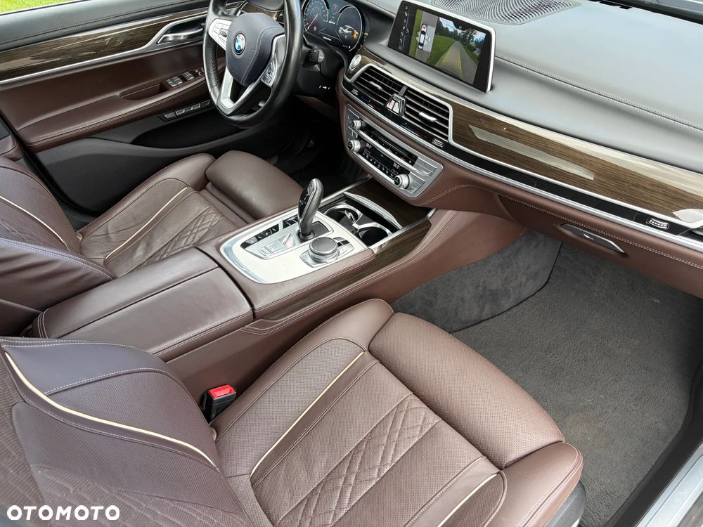 BMW Seria 7 740Le iPerformance - 19