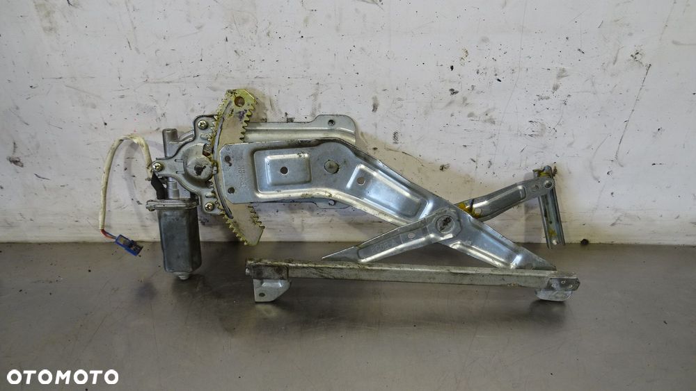 PODNOŚNIK SZYB PRAWY TYŁ SUBARU FORESTER I 2.0 - 4