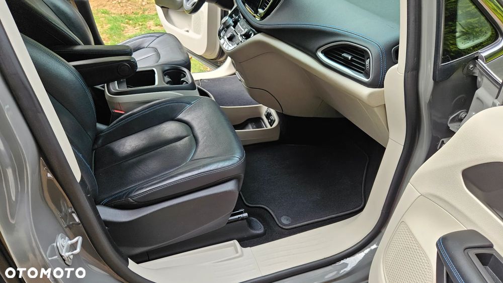 Chrysler Pacifica - 25