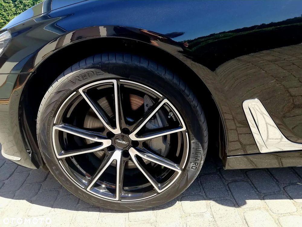 BMW Seria 7 750Li xDrive - 11