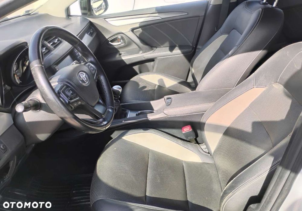 Toyota Avensis - 8