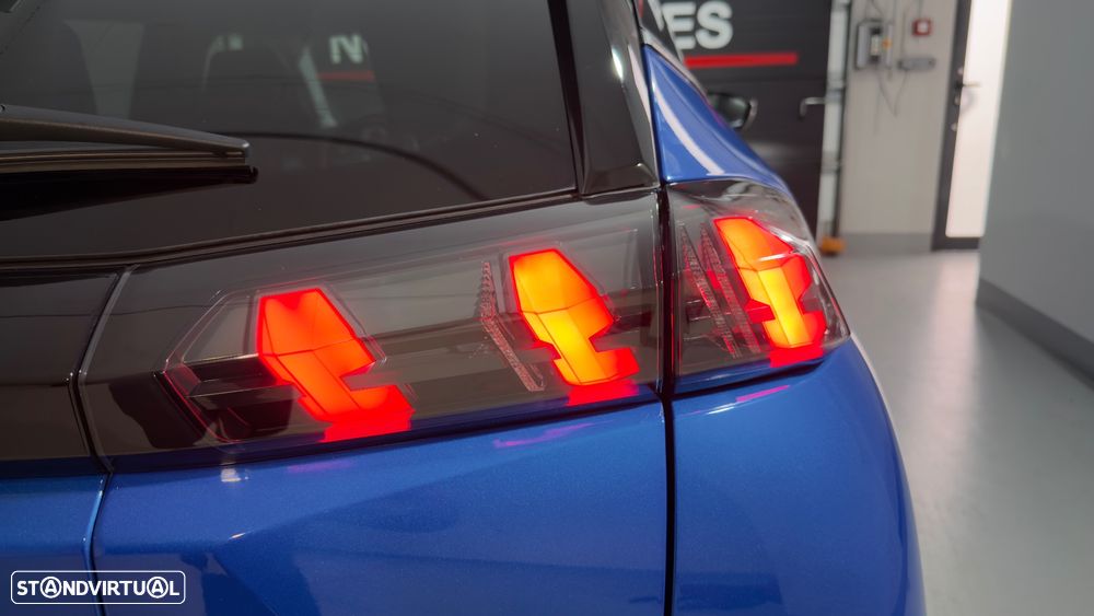 Peugeot 2008 PureTech 130 EAT8 Allure - 11