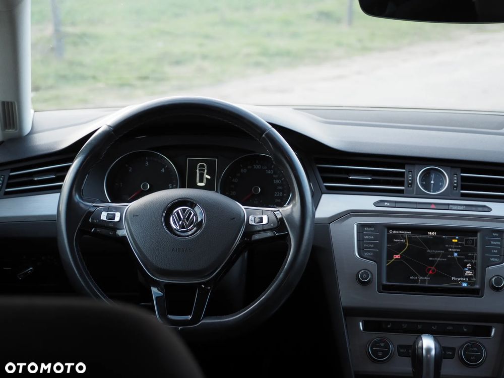 Volkswagen Passat - 15