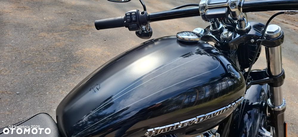 Harley-Davidson Softail Breakout - 17
