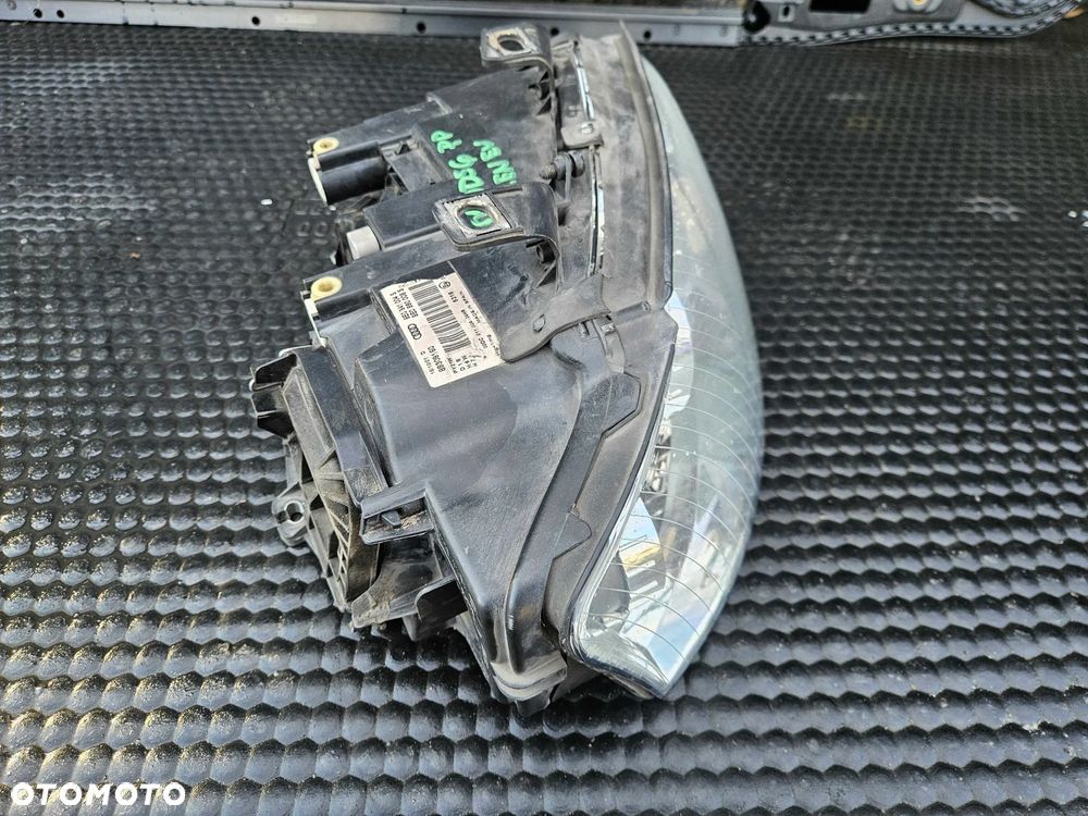 Reflektor Lampa Xenon D1S Przód Przednia PRAWA Valeo Europa Audi A4 B6 - 16