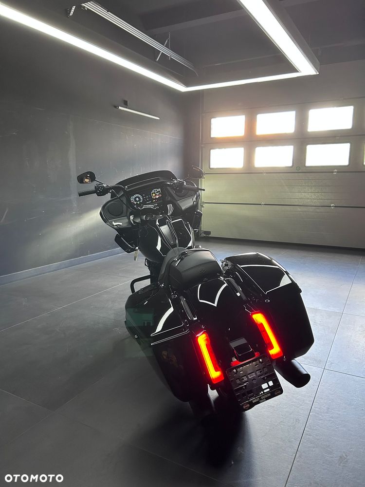 Harley-Davidson Touring Road Glide - 2
