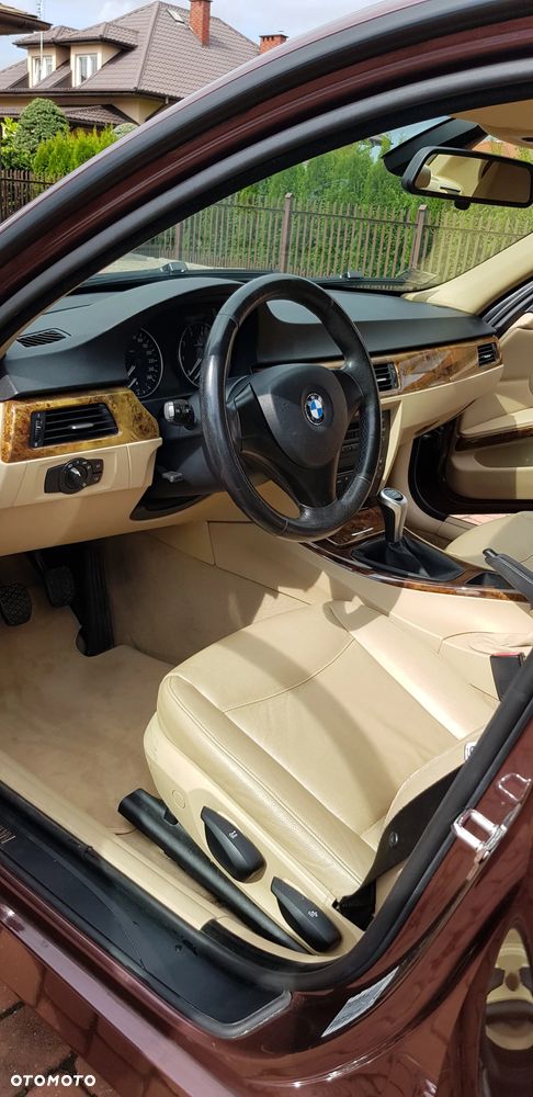 BMW Seria 3 320i - 5