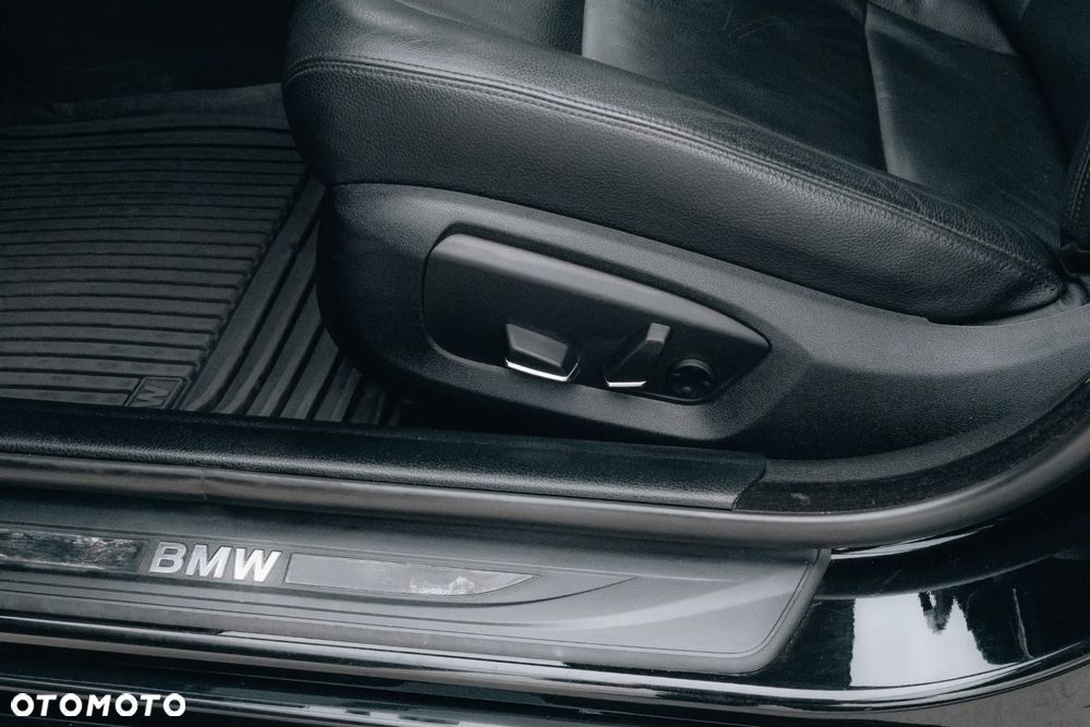 BMW Seria 5 528i xDrive - 13