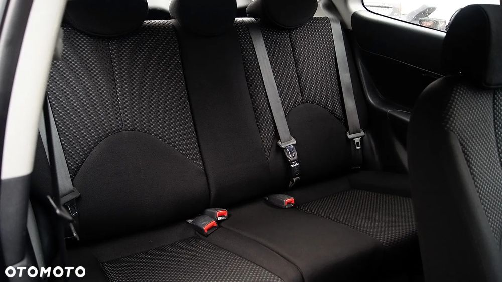 Hyundai Accent - 33