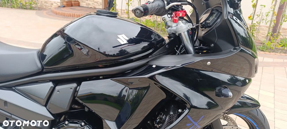 Suzuki GSX - 27