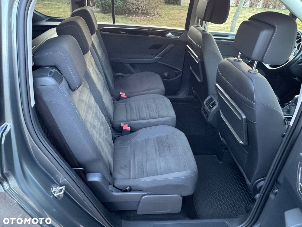 Volkswagen Touran - 26