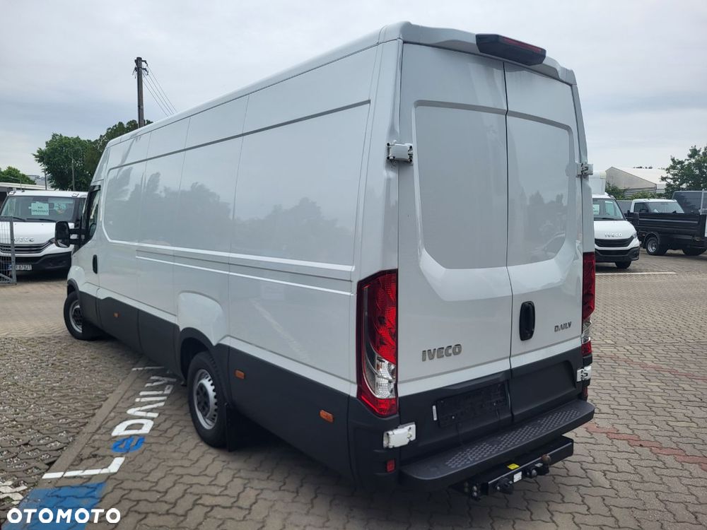 Iveco 35S16 furgon Max Długi - 15