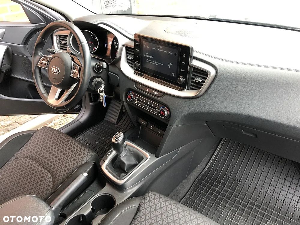 Kia Ceed - 33