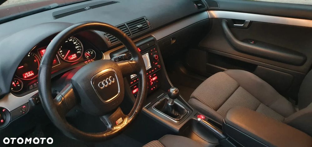 Audi A4 Avant 2.0 TDI DPF - 12