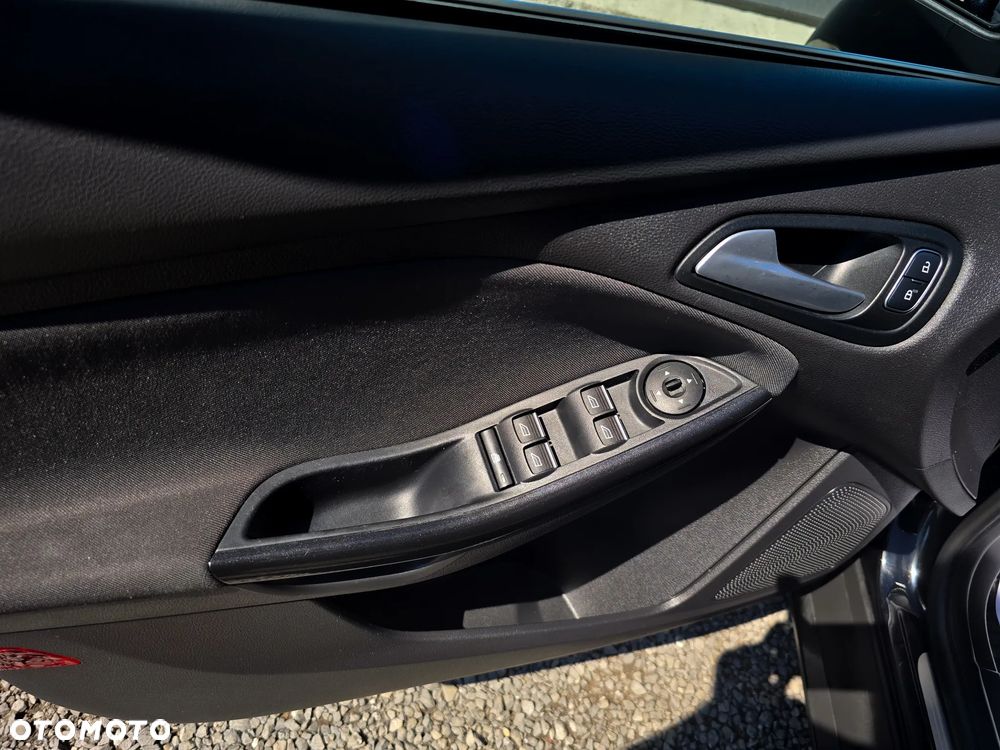 Ford Focus 1.0 EcoBoost Titanium - 33