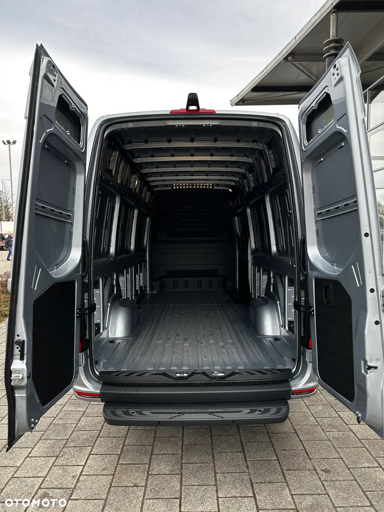 Mercedes-Benz Sprinter - 32
