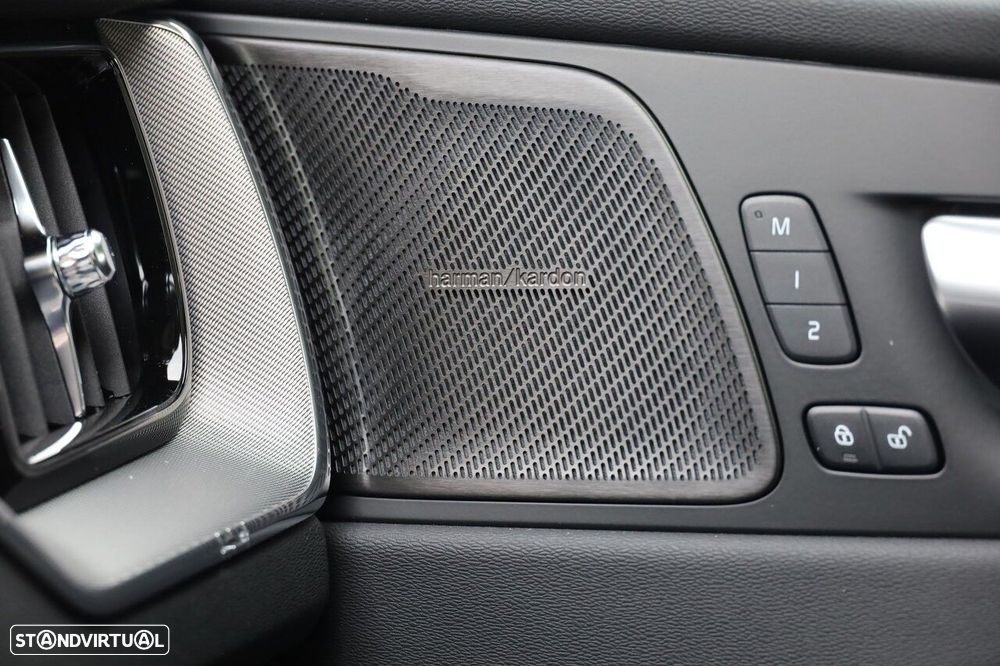 Volvo XC 60 2.0 T6 PHEV Black Edition AWD - 16